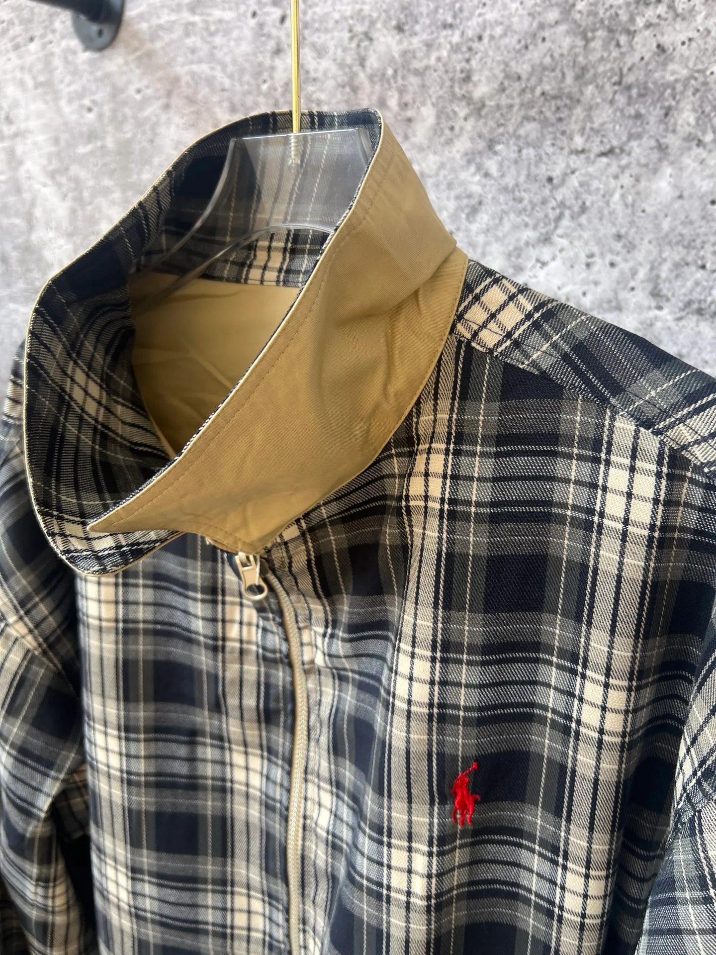 P390 Ralph Lauren autumn reversible jacket for men and women at the same price, reversible, one side is pure cotton woven, the inner plaid pattern, embroidery on both sides, and the craftsmanship details are restored